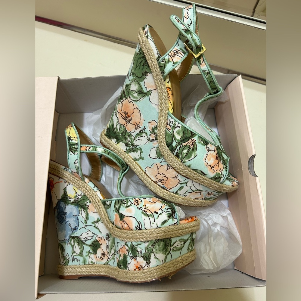 Shoedazzle Madison brand - style Rosalee. Size 8.